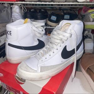 Nike women’s blazer mid ‘77